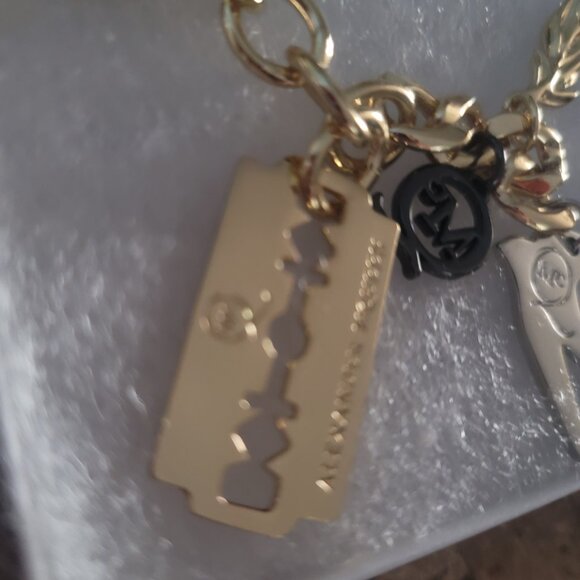 ALEXANDER MCQUEEN Keychain. Brand New. Gift Box included. - Picture 5 of 16